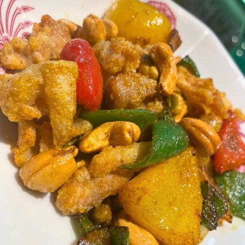 Stir-fried vegetables and chicken with pistachios