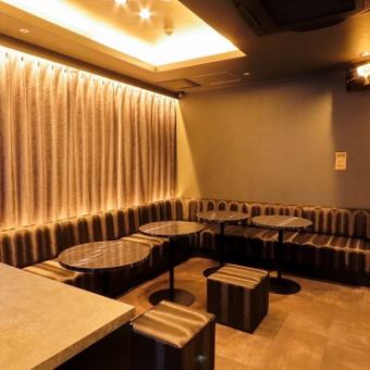 【主厅】预订截止时间为晚上9:00（标价为每小时房费+畅饮价格）