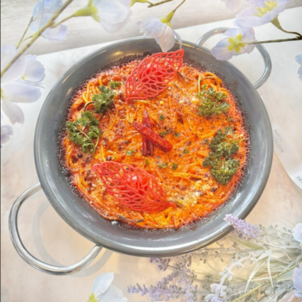 日本首發!西西里風味的微辣意麵,令人欲罷不能,搭配最愛的飲品,簡直是絕配!