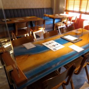 Table seats for 6 people are suitable for small-group banquets such as girls-only gatherings and moms-only gatherings.