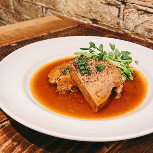 Braised pork shoulder in dark beer