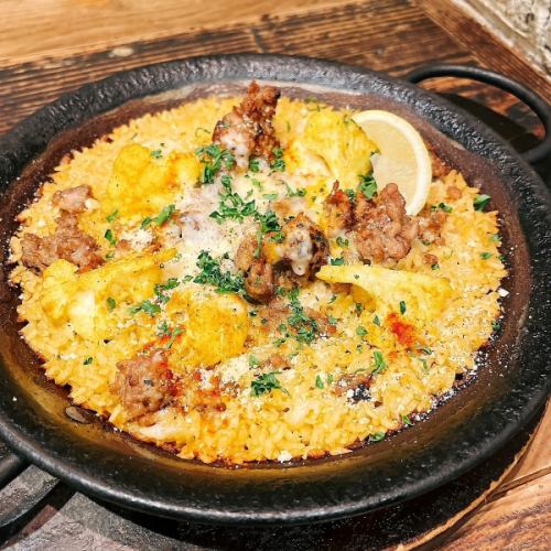 カリフラワーと挽肉のチーズパエリア