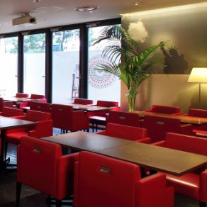 Please feel free to use the facility for group events such as small welcome parties and club gatherings.Tables can be joined together to suit the number of people.