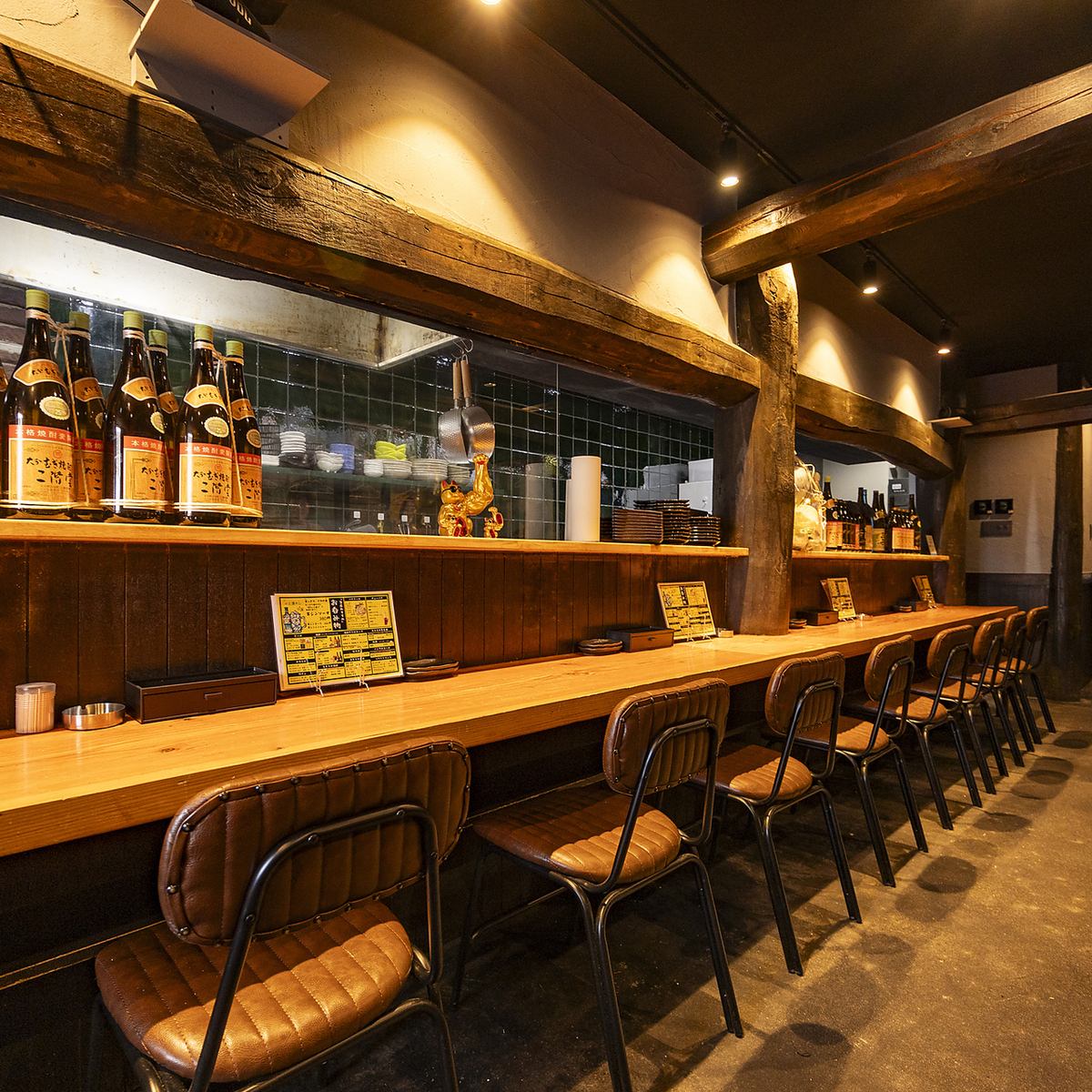 温かみのある照明・快適な店内で皆様をお待ちしております。
