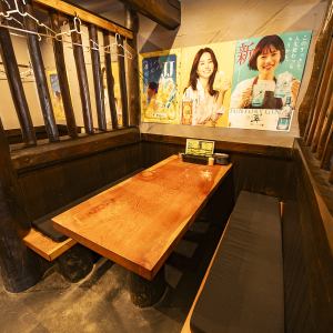 6名様掛けテーブルを2テーブルご用意しております。