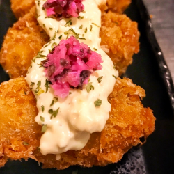 Fried oysters with homemade tartar sauce