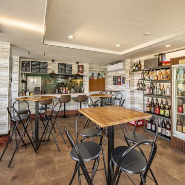 【肩肘張らずにフラッと!居心地抜群のカジュアル居酒屋】気軽にフラッと立ち寄れるアットホームな雰囲気が自慢です。居心地の良さを追求した空間で、肩肘張らずに楽しい時間をお過ごしください。