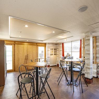 【ゆったりスペースで貸切もOK!】10人~20人まで貸切が可能ですので、友人との集まりや、ちょっとしたパーティーに最適です。ゆったりスペースで仲間と気軽に楽しめますので、ぜひご利用ください。