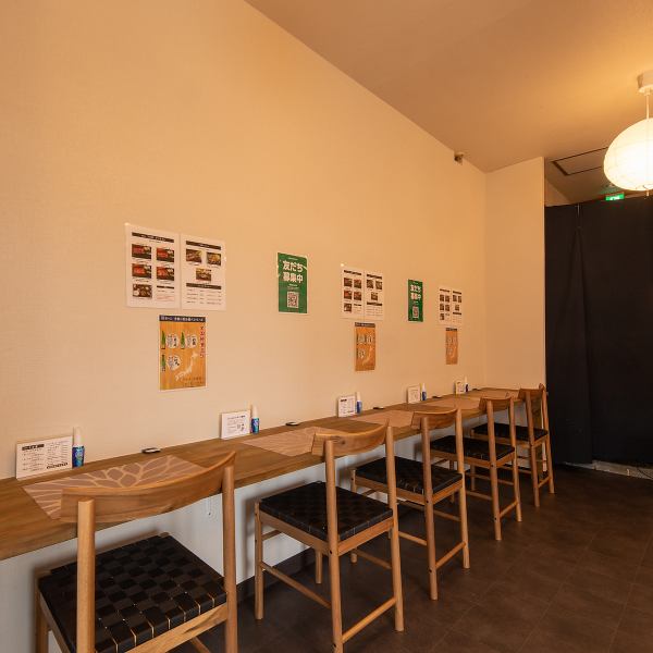 [Counter] We have counter seats that are easy for one person to enter.Please spend a blissful time with delicious eel and delicious sake.