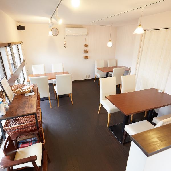 [Second floor table seats ◎ Charter for up to 10 people ~ up to 14 people is OK] The second floor is popular if you can use it as a private room with friends and family ♪ If you can reserve it, you can talk happily without worrying about the surroundings.Online booking is possible, so if you are traveling with children please make a reservation by all means ♪