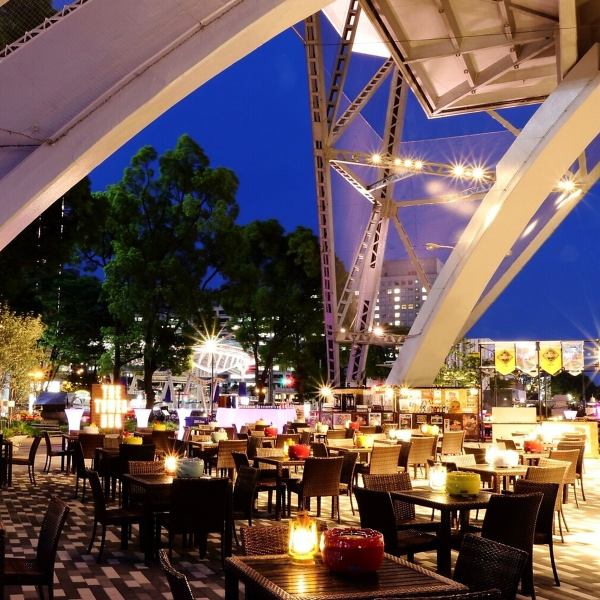 テレビ塔『MIRAI TOWER』の真下で乾杯する、大人の夜景ビアレストラン。開放的な環境と落ち着いた雰囲気、そして周囲に広がる夜景。都会のど真ん中で楽しむビアガーデンをご満喫ください。