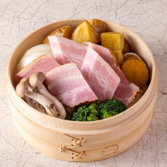 道産ベーコンとインカのめざめ蒸籠蒸し