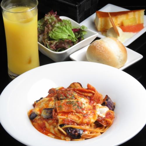 Only on weekdays! Don't miss the bargain lunch that comes with salad and soup