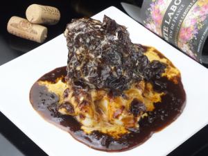 和牛ほほ肉の赤ワイン煮込み
