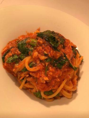 Tuna and arugula tomato sauce