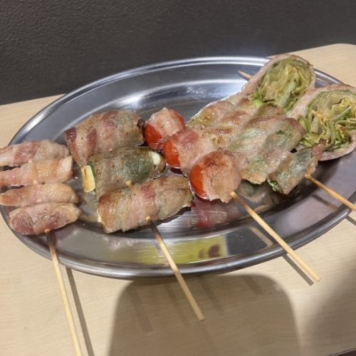 Our most popular menu item! Assorted meat rolls.A perfect harmony of Hakone pork and fresh vegetables ♪ Grilled over charcoal, this is a delicious dish.