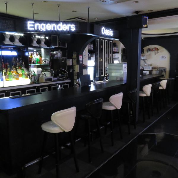 カウンター席もございます!お話を楽しみながらお酒を飲むのも◎