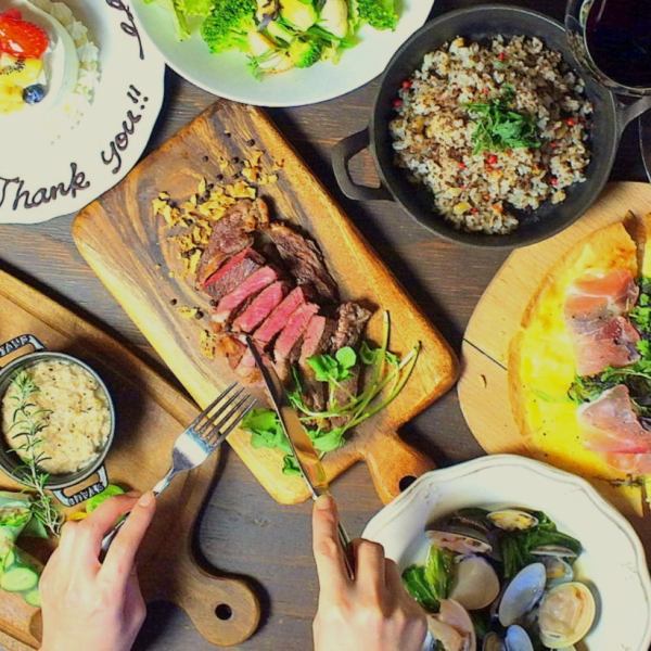 【忘新年会に】贅沢ビーフステーキやピザ等！120分飲み放題付8品コース