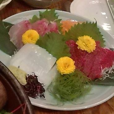 Three-piece selection of sashimi