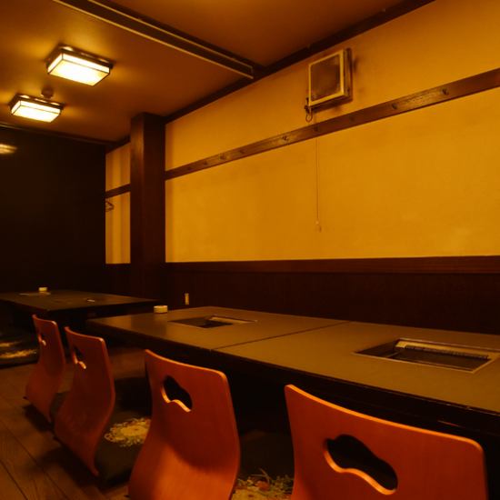 We also have tatami seating that can accommodate up to 60 people! Private rooms are also available.