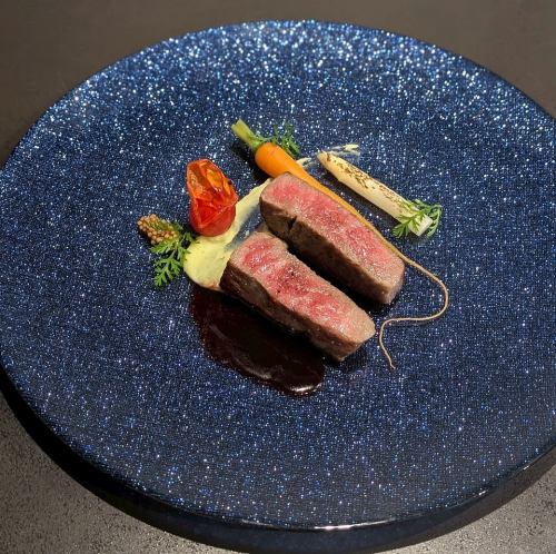 地元の厳選食材をふんだんに使用した、逸品料理の数々。