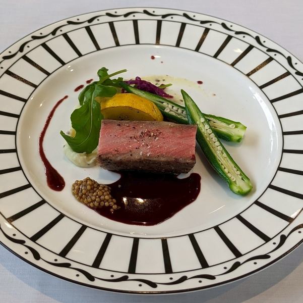 地元食材をメインに使用。魚や上質なお肉を楽しめる、特別な日に最適な【Dinner Cコース】は11000円(税込)
