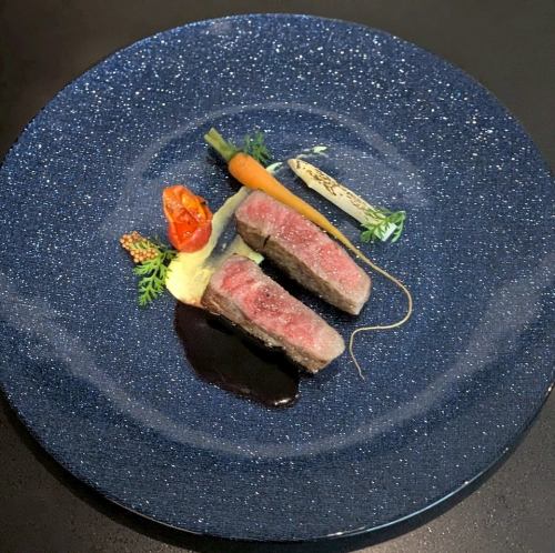 お肉料理からパスタまで、気軽にコース料理をお楽しみいただけます。【Dinner Aコース】は4400円(税込)