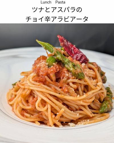 【新年のご挨拶と営業開始のお知らせ】
謹んで新春のお慶びを申し上げます。
旧年中は「Linea」をご愛顧いただき、誠にありがとうございました。
当店は本日まで冬休みをいただいておりますが、
新年は1月8日(木)より営業を開始いたします。
2026年も、スタッフ一同精進してまいります。
皆様のご来店を心よりお待ちしております。
2026/1/8よりランチメニューが新しくなります。
◆選べるパスタ
・ツナとアスパラのチョイ辛アラビアータ
・しらすと青菜のペペロンチーノ
・ベーコンとジャガイモのクリームパスタ
◆プレミアムパスタ
・ズワイガニと法蓮草のタリアテッレ(法蓮草クリーム)
◆スープ
・カリフラワーのポタージュ
◆肉料理
・国産牛フィレのタリアータ
---------------------------
◆ランチコース各種◆
・1,650円コース(税込)
・2,310円コース(税込)
・3,630円コース(税込)
LINEA(リネーア)
千葉県東金市東岩崎3-6 小野第1ビル102
ご予約お問い合わせはお電話にて
TEL 0475-77-7133
最大12席 テラス席
クレジットカード◎QR◎交通系◎
Lunch 11:30~15:00 ラストオーダー14:00
Dinner 17:30~22:00 ラストオーダー21:00
ディナーは予約制となりますのでよろしくお願いします。
DMやメールは即対応ができないため
お問い合わせは電話にてお願いします。
定休日 第1第3火曜日 毎週水曜日
@linea.tougane
お店の隣に専用駐車場あり
台数が多い場合はビル駐車場も
利用できますのでスタッフまで
#リネーア
#千葉
#東金市
#ランチ
#パスタ
#コース
#少人数
#誕生日
#記念日
#落ち着いた空間
#イタリアン
#ワイン
#デート
#コース料理