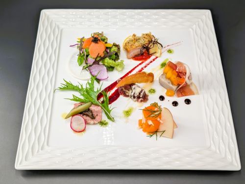 🎄✨LINEA XMAS Special Dinner 2025✨🎄

Treat yourself to a little luxury this Christmas with Linea.
The chef's special menu,
A heartwarming time with your loved ones──🍷

🍽️ Christmas Special Course Contents
───────────────
🌟Antipasto Misto
~Special appetizers only available at Christmas~

🥖Freshly baked bread

🍄Rich mushroom potage

🦪Large scallops and snow crab saute
~With salad-style vegetables~

🎁Chef's masterpiece
~A surprise gift from the chef on the day~

🥩 Sauteed Kyushu Kuroge Wagyu beef fillet and foie gras
~Red wine sauce~

🐟 Ehime Prefecture Red Sea Bream Aglio e Olio
~Served with salmon roe~

🍰Christmas Special Dolce

☕ Coffee, tea or espresso

💰Normal price: 13,200 yen (tax included)
🕊️Book by November 15th and get 10% off!

*The contents may change depending on the availability of ingredients.
*Reservations are required.

📍LINEA
🎄Reservations by phone
Hot Pepper is here →[https://www.hotpepper.jp/strJ004068152/course_cnod04/]

───────────────
LINEA
Ono 1st Building 102, 3-6 Higashiiwasaki, Togane City, Chiba Prefecture
For reservations and inquiries, please call
TEL 0475-77-7133
Maximum 12 seats Terrace seats
Credit card◎QR◎Transportation◎
Lunch 11:30~15:00 Last order 14:00
Dinner 17:30~22:00 Last order 21:00
Dinner is by reservation only, so please be aware of this.
DMs and emails cannot be responded to immediately.
Please contact us by phone for inquiries.
Closed on the 1st and 3rd Tuesdays of every month, and every Wednesday

@linea.tougane

Private parking available next to the store
If there are many cars, you can also use the building parking lot.
Please contact the staff.

#LINEA #ToganeDinner #Italian #ChristmasDinner #Xmas2025 #SpecialDinner #ChibaGourmet #AnniversaryDinner #CoupleDinner #FoieGras #WagyuBeef #SpecialNight