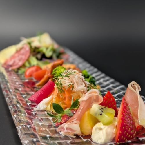 Dinner B　コースに含まれる　アンティパストミスト