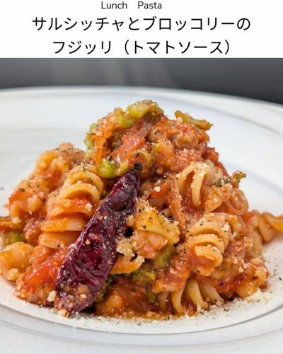 我們的午餐菜單將於2026年4月2日起更新。

◆意大利面的選擇
- 螺絲粉佐薩爾西西亞和青花菜（番茄醬）
鳳尾魚義大利麵配魷魚和時令蔬菜
櫻花奶油意麵配去皮蝦仁和高地生菜
◆優質義大利麵
・藍蟹番茄奶油義大利麵
◆湯
烤新洋蔥濃湯
◆肉類菜餚
・國產牛柳塔利亞塔

---------------------------
◆多種午餐套餐◆
・1650日圓課程（含稅）
・2310日圓課程（含稅）
・3,630日圓課程（含稅）

LINEA
千葉縣東金市東岩崎3-6 小野1號樓102室
如需預訂或諮詢，請致電
TEL 0475-77-7133
最多12個座位，露台座位
信用卡◎二維碼◎交通◎
午餐時間：11:30~15:00 最後點餐時間：14:00
晚餐時間：17:30~22:00，最後點餐時間：21:00
晚餐需提前預訂，請注意。
私訊和郵件無法立即回覆。
如有任何疑問，請致電與我們聯絡。
每月第一個和第三個星期二以及每週三休息。

@linea.tougane

商店旁設有私人停車場。
如果車子很多，也可以使用大樓的停車場。
請聯繫工作人員。