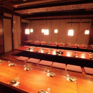 [Private room for large number of people] It is a perfect private room completely surrounded by the wall and the door.Ideal for corporate banquets ◎ Please use it.