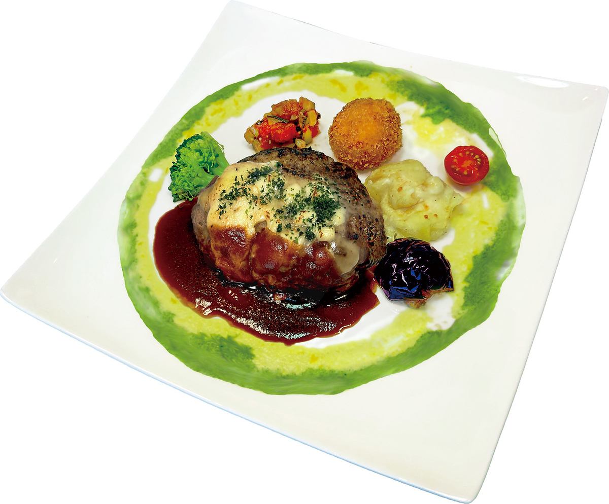 Please try our luxurious hamburger steak made with rare Hanazono beef from Ibaraki Prefecture.