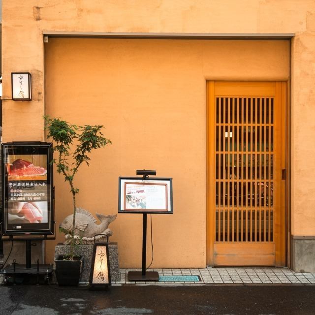 木目調の落ち着いた空間でお食事をお楽しみいただけます。