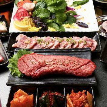 [Meat professionally selected Kadoya classic course] Kalbi x skirt steak x hormones, 14 dishes, 90 minutes [all-you-can-drink included] 7,500 yen (tax included)