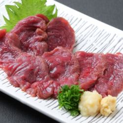 Ever-popular! Horse meat sashimi