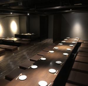 Since there are two floors, you can freely charter depending on the number of people.[Japanese space] Since the floor that can accommodate up to 50 people is separated by a partition, it can be reserved for 15 to 20 people or 20 to 30 people.