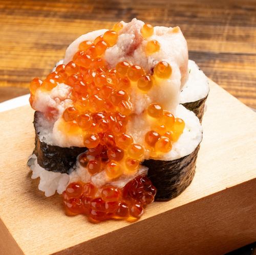 海鲜溢出的寿司