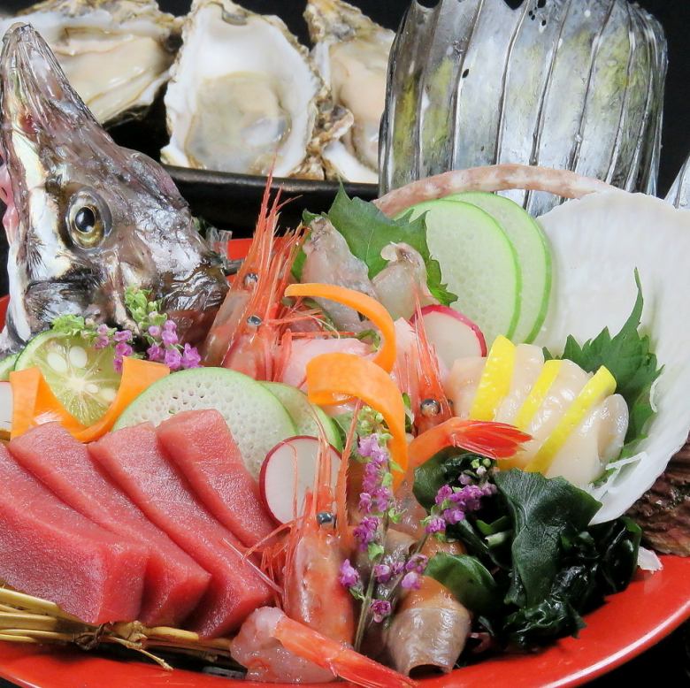 Salmon sashimi / Tuna sashimi / Marinated mackerel / Octopus / Button shrimp / Assorted 3-street dishes / Boat-shaped dish