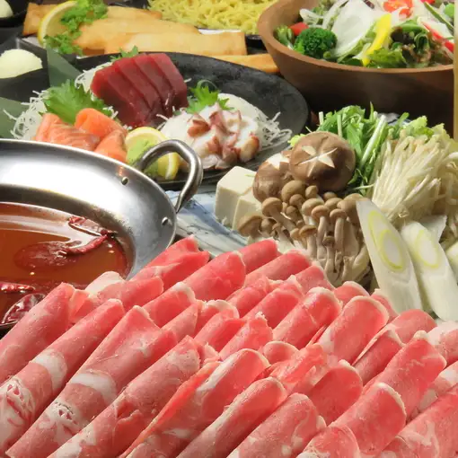 [A Hokkaido-themed course featuring draft beer, Saibi beef, Shiraoi beef, and seafood hot pot]