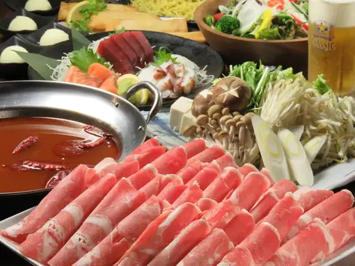 [A Hokkaido-themed course featuring draft beer, Saibi beef, Shiraoi beef, and seafood hot pot]
