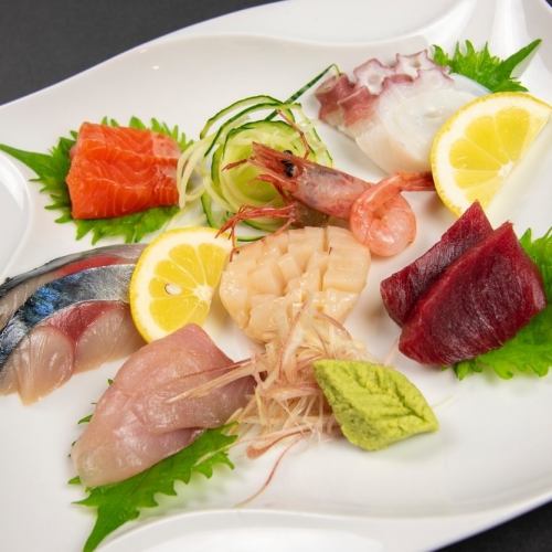 Assortment of seven kinds of sashimi