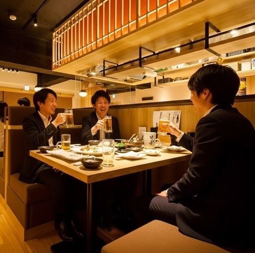 ソファ席もご用意。落ち着いた雰囲気の店内は、宴会だけでなくプライベートシーンにもぴったり。デート、記念日、友人との飲み会等々、幅広いシーンでご利用いただけます。