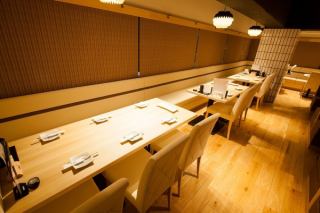 片側ソファー席のゆったりしたお席です。