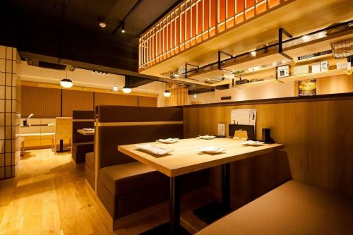 両面ソファー席のボックスシート席となっております。