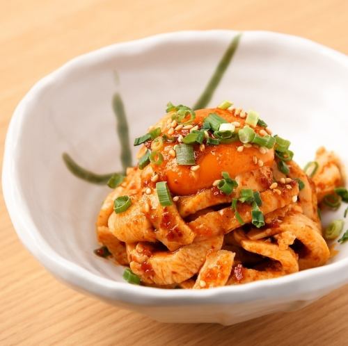 低温仕立ての鶏ユッケ風