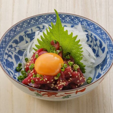 Beef yukhoe with Oita sashimi meat (low temperature cooking)