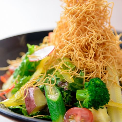 Sesame salad with Nagasaki crispy noodles