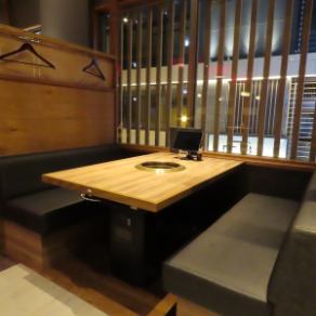 [Semi-private room] You can enjoy yakiniku in a private space surrounded by walls! You can enjoy yourself without worrying about those around you when you want to have fun, such as a girls' night out or a drinking or dinner party with close friends. These seats are popular, so please make your reservation early.