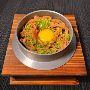 黒毛和牛月見釜炊き御飯